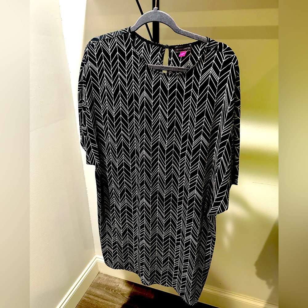 Like new Vince Camuto Sheath Dress